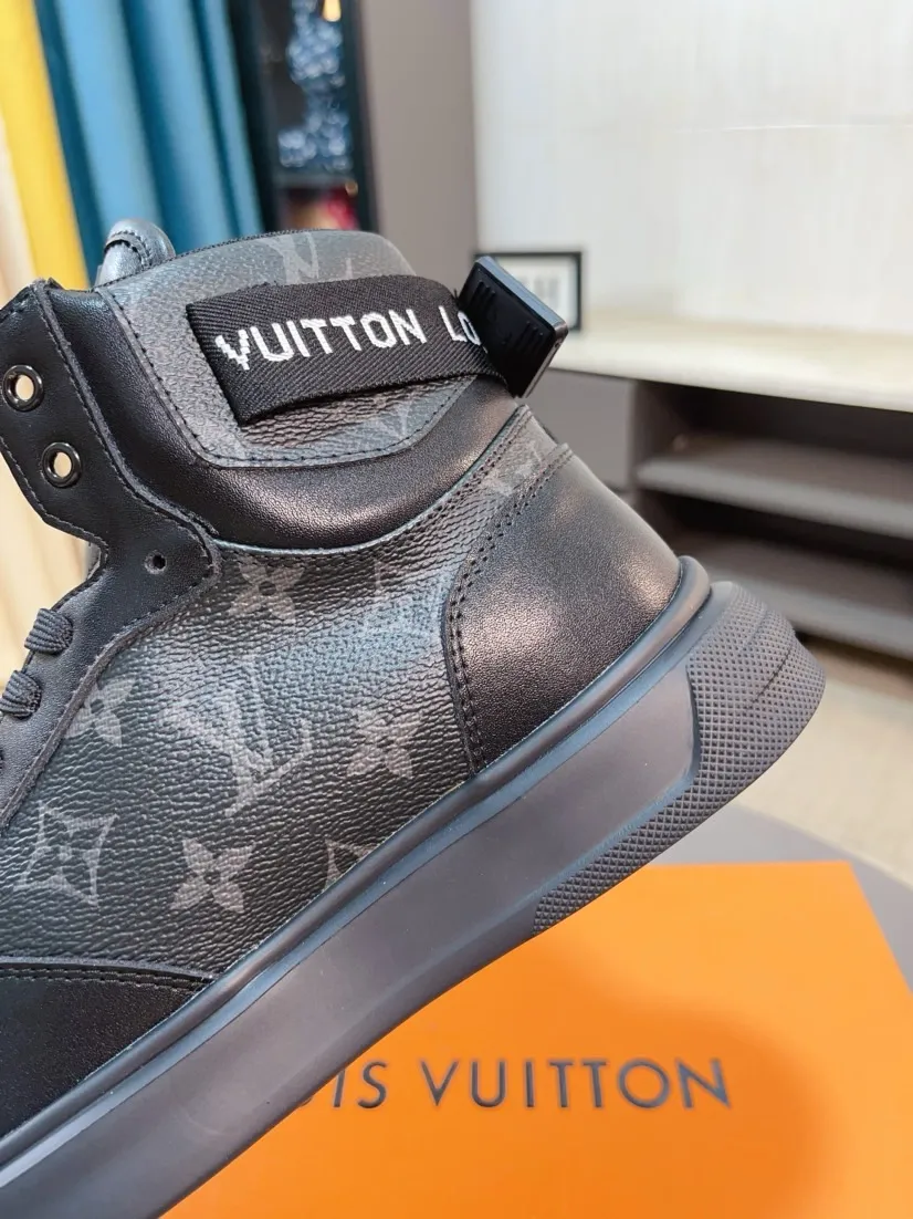 Men's shoes 💰440🌹🌹【LOUIS VUITTON】Same style on Louis Vuitton* official website🚹Men's high-top casual shoes❤️Same style as popular celebrities and big names ~ Best-selling at home and abroad Lv focuses on the checkerboard series...Imported first-layer cowhide with special fabrics➕Full sheep leather lining➕Brand-specific hollow outsole💎Produced by OEM The highest version🔍🔍Number of codes: 38-44,